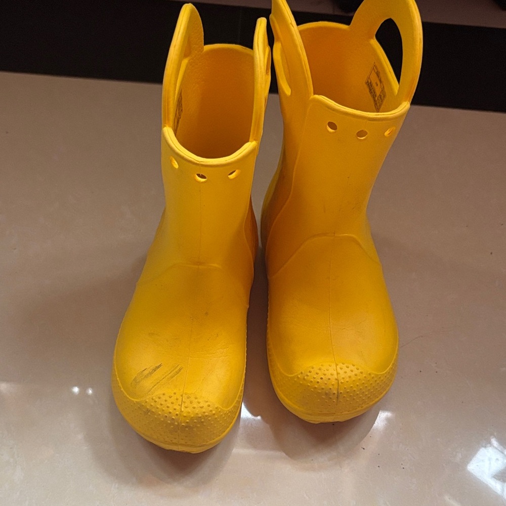 CROCS Kids Yellow Rain Boots size 10